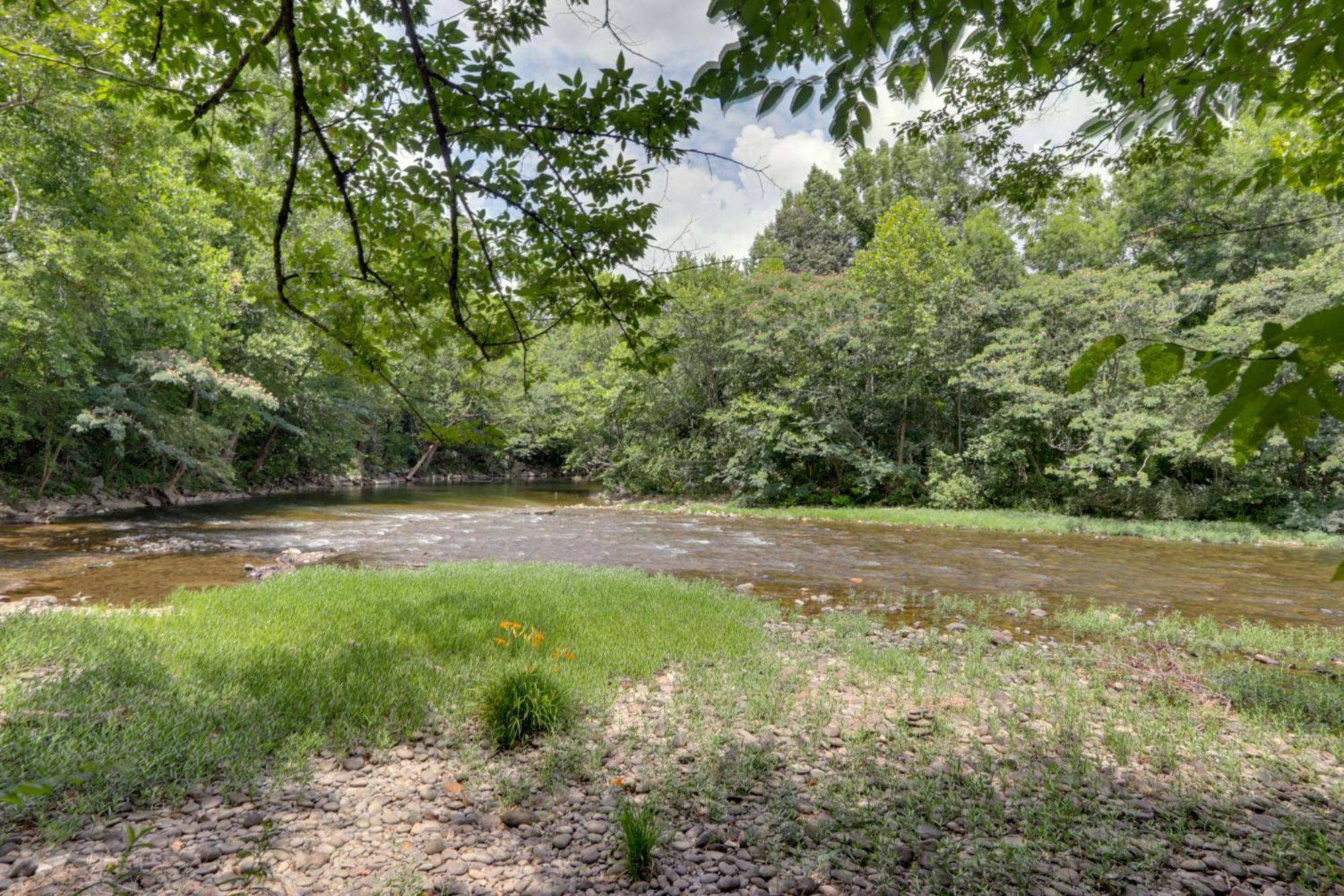 Riverfront Couples Retreat In Smoky Mountains! Lejlighed Townsend Eksteriør billede